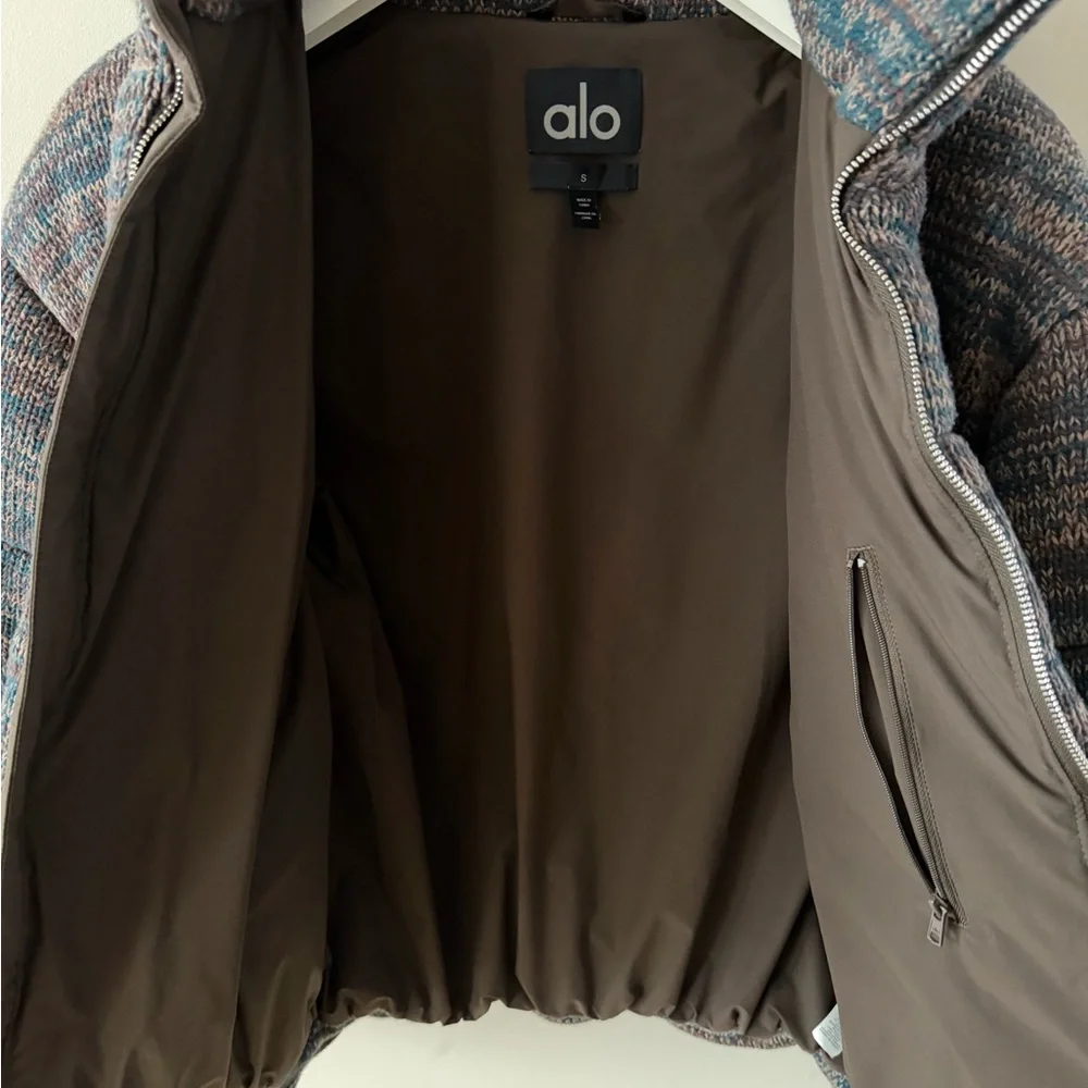 ALO Yoga Stage Sweather Puffer - Picture 3 of 4